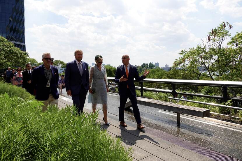 De Koning en Koningin bezoeken stadspark High Line.