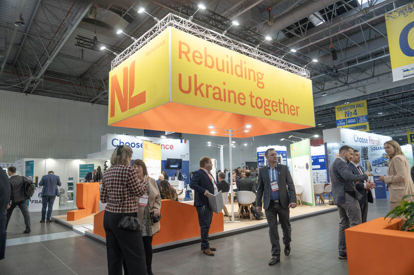 Het Nederlands paviljoen op de Re Build Ukraine conferentie.