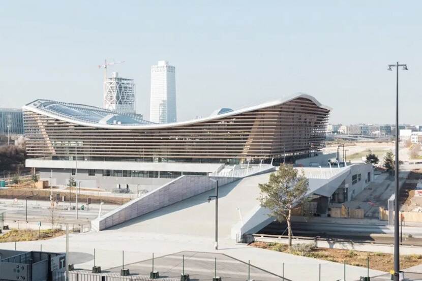 Het 'Aquatic Centre' in Parijs, ontworpen door VenhoevenCS.